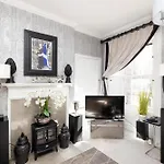 Elegant Flat Near Princes Street - Perfect Location, 24-7 Customer Support