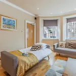 Large 3 Bed 3 Bath - New Town