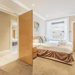 דירה Large 3 Bed 3 Bath - New Town