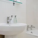 Large 3 Bed 3 Bath - New Town
