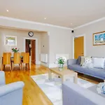 Large 3 Bed 3 Bath - New Town *