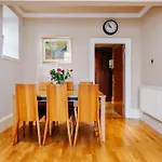 Large 3 Bed 3 Bath - New Town אדינבורו