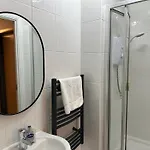 Quiet 2 Bedrooms And 2 Bathrooms With Free Parking Appartement