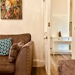 Διαμέρισμα Attractions Retreat *