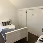 度假居 4 Bed Near Airport
