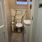 4 Bed Near Airport *