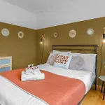 Old Town Romantic Getaway אדינבורו