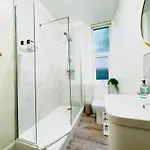 Deluxe Centre
