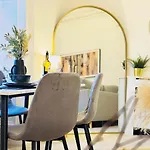 Deluxe Centre إدنبرة