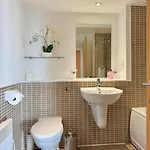 شقة Modern Two Bedroom *