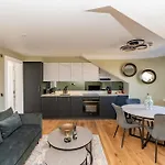 Dragon Luxury At 9 Albyn Place *