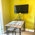 アパート Cosy In Centre , 2 Bedroom1 Bathroom *