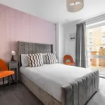 Beautiful Meadowbank With On-street Parking * Edinburgh