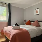 Private Main Door Lovely 2 Bedroom Apartman