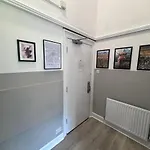 Haymarket بيت شباب