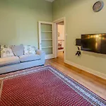 Daire Victorian Charm - Lush Garden, Shops And Parking *