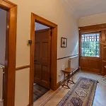 Victorian Charm - Lush Garden, Shops And Parking Daire *