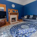 Daire Victorian Charm - Lush Garden, Shops And Parking