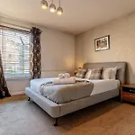 Roseburn Retreat 2b Free Parking