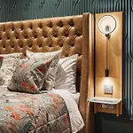Bonnie - Smart Boutique - Haymarket 4*