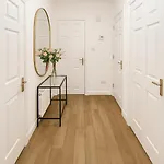 Comfortable 2 Bedroom Flat In The Centre אדינבורו