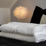 Centre House - 5 Bedrooms - Sleeps 9 - Parking