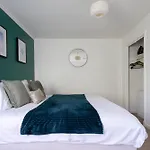 Centre House - 5 Bedrooms - Sleeps 9 - Parking 에든버러