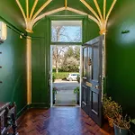Stunning Flat, New Town, - Perfect Location *