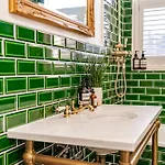 Stunning Flat, New Town, - Perfect Location شقة *