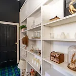 Stunning Flat, New Town, - Perfect Location شقة *