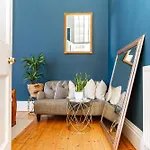 Stunning Flat, New Town, - Perfect Location *
