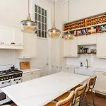 Stunning Flat, New Town, - Perfect Location شقة