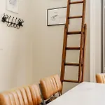 Stunning Flat, New Town, - Perfect Location *