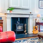 Stunning Flat, New Town, - Perfect Location *