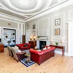 Stunning Flat, New Town, - Perfect Location * إدنبرة