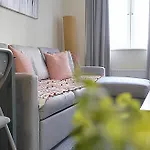 The Lochend Two Bedroom * Edinburgh
