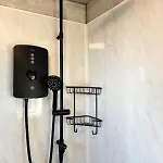Self-contained Ground Level With Hill View Lägenhet *