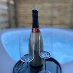 Lovely 3 Bed With Jacuzzi, Close To Airport, Driveway, Wifi * Edinburgh