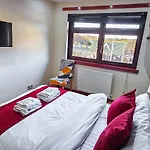 Duddingston 9 Bedroom House - 度假居 *