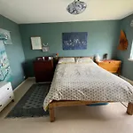 Mid-century Gem Steps From The 아파트 *