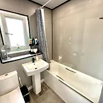 South Gyle House - Superfast Wifi And Free Parking - 7 Minutes From Airport
