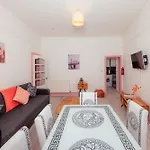 Central Edinburgh Apartment By The Castle Διαμέρισμα