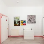 Central Edinburgh Apartment By The Castle *