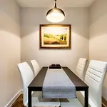 Lovely 1-bedroom Unit Near Castle *