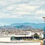 Ocean View Flat With Cozy Vibes * Edinburgh