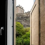 Apartmán Lovely 1-bedroom Unit Near Castle