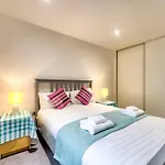 Apartmán Lovely 1-bedroom Unit Near Castle
