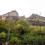 Lovely 1-bedroom Unit Near Castle Apartmán *