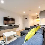 Lovely 1-bedroom Unit Near Castle *