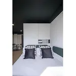 Modern With Kitchen & Ensuite In Appartement